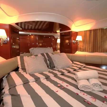 Anima Maris Yacht Hotel na wodzie